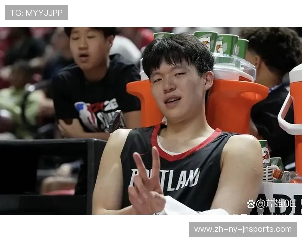 罗威拉杨瀚森跳舞庆祝开拓者赛后更衣室洋溢胜利喜悦